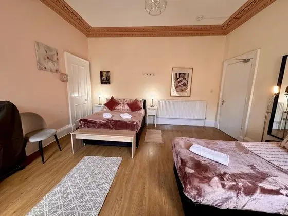 Dört Kişilik Oda, Ortak Banyo (Room 1)