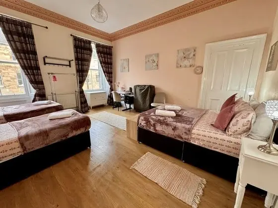 Dört Kişilik Oda, Ortak Banyo (Room 1)