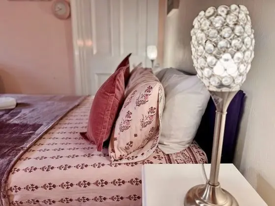 Dört Kişilik Oda, Ortak Banyo (Room 1)