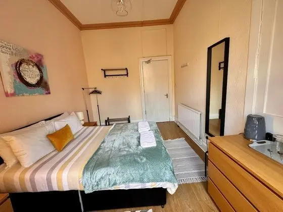 Tek Büyük Yataklı Oda, Ortak Banyo (Room 2)