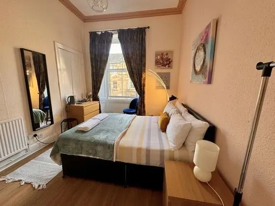 Tek Büyük Yataklı Oda, Ortak Banyo (Room 2)