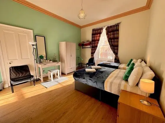 Üç Kişilik Oda, Ortak Banyo (Room 5)