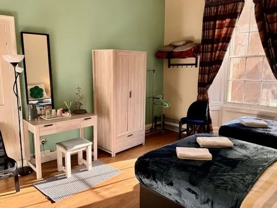 Üç Kişilik Oda, Ortak Banyo (Room 5)