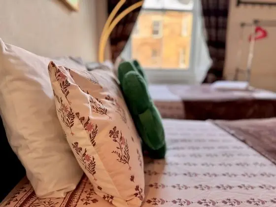 Üç Kişilik Oda, Ortak Banyo (Room 5)