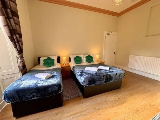 Üç Kişilik Oda, Ortak Banyo (Room 5)
