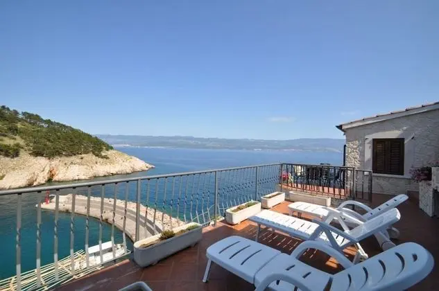 Ev (Bernardica - on cliffs above sea - H()