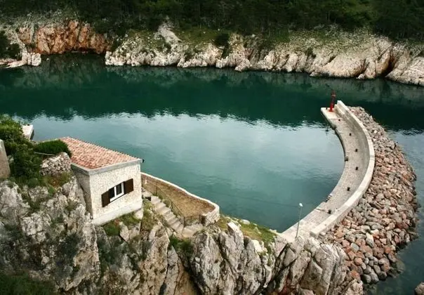 Ev (Bernardica - on cliffs above sea - H()