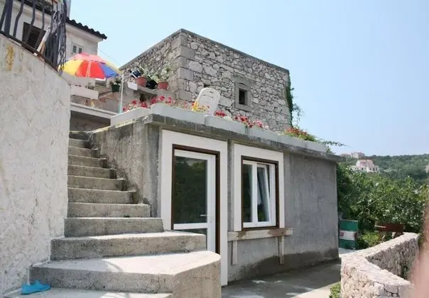 Ev (Bernardica - on cliffs above sea - H()