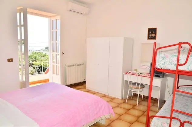 Üç Kişilik Oda
