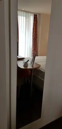 Tek Kişilik Oda, 1 Büyük (Queen) Boy Yatak