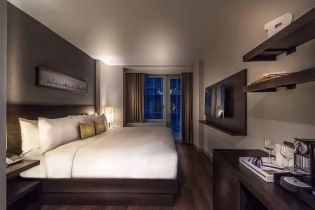 Room, 1 King Bed, Juliette-Balcony, Corner