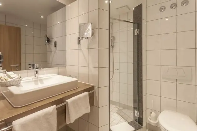 Standard Tek Büyük Yataklı Oda, Balkon, Deniz Manzaralı (1st to 3rd floor)