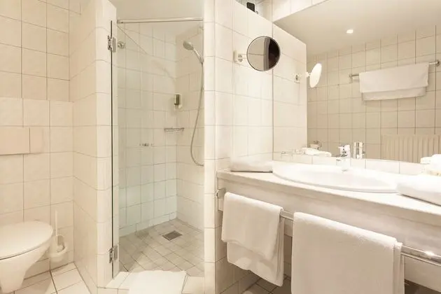 Standard Tek Büyük Yataklı Oda, Balkon, Kısmi Deniz Manzarası