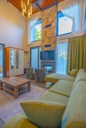 Villa - 3 Yatak Odalı, Bahçe Manzaralı, Isıtmalı Özel Havuzlu