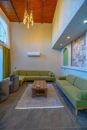 Villa - 3 Yatak Odalı, Bahçe Manzaralı, Isıtmalı Özel Havuzlu