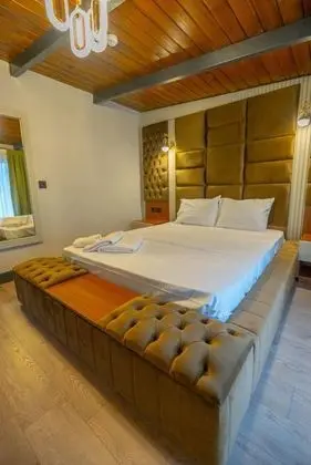 Villa - 3 Yatak Odalı, Bahçe Manzaralı, Isıtmalı Özel Havuzlu