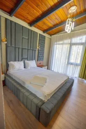 Villa - 3 Yatak Odalı, Bahçe Manzaralı, Isıtmalı Özel Havuzlu