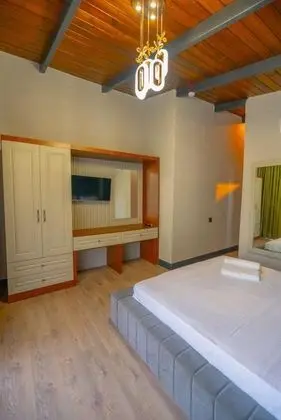 Villa - 3 Yatak Odalı, Bahçe Manzaralı, Isıtmalı Özel Havuzlu