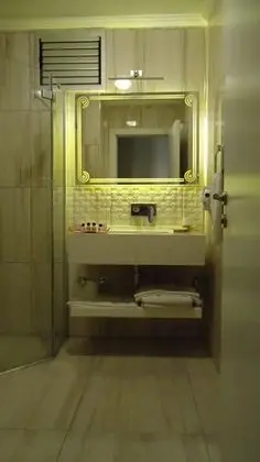 Corner Room, Şehir Manzaralı