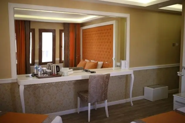 Corner Room, Şehir Manzaralı