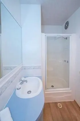 Deluxe Kulübe, Banyolu/Duşlu