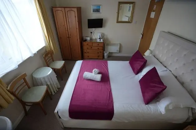 Tek Büyük Yataklı Oda (19 - Room Only)