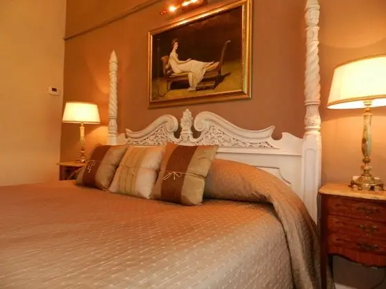 Exclusive Tek Büyük Yataklı Oda