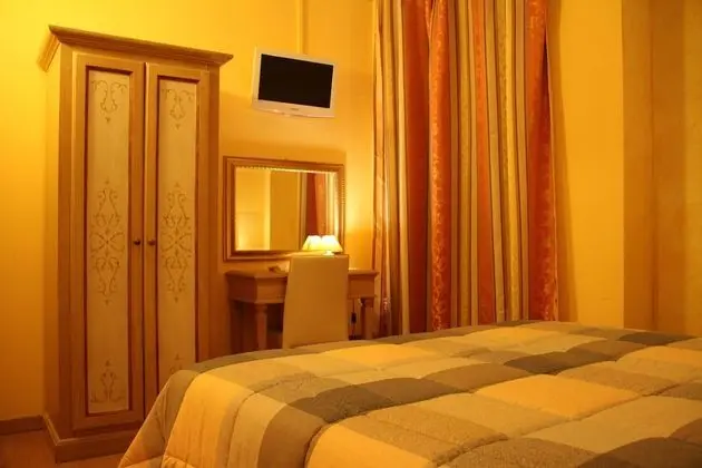 Standard Tek Büyük veya İki Ayrı Yataklı Oda