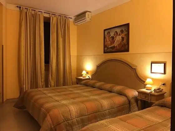 Standard Üç Kişilik Oda