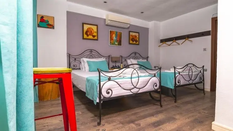 Gelincik, Şehir Manzaralı, Giriş Katı
