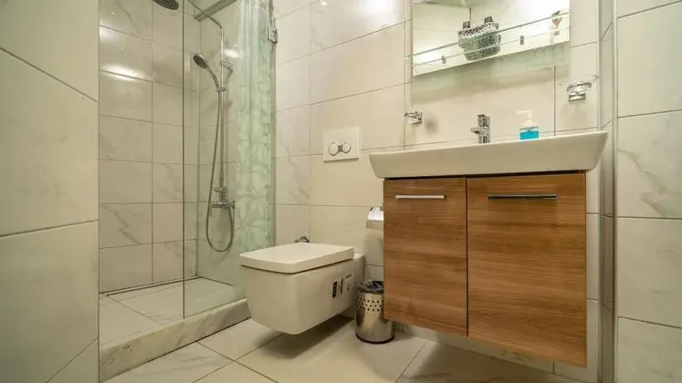 Yasemin Oda, Şehir Manzaralı, Giriş Katı