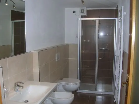 Üç Kişilik Oda