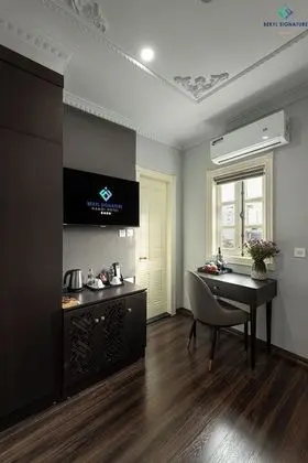 Deluxe Tek Büyük Yataklı Oda (with Window)