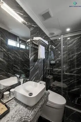 Deluxe Tek Büyük Yataklı Oda (with Window)