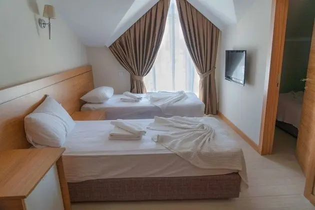 Standard Tek Büyük Yataklı Oda, 1 Çift Kişilik veya 2 Tek Kişilik Yatak, Balkon, Havuz Manzaralı