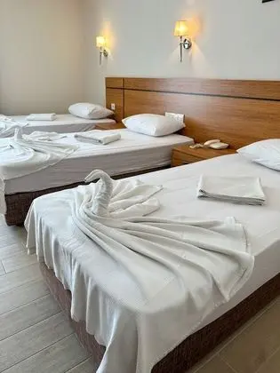 Standard Tek Büyük Yataklı Oda, 1 Çift Kişilik veya 2 Tek Kişilik Yatak, Balkon, Havuz Manzaralı