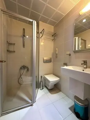 Standard Tek Büyük Yataklı Oda, 1 Çift Kişilik veya 2 Tek Kişilik Yatak, Balkon, Havuz Manzaralı