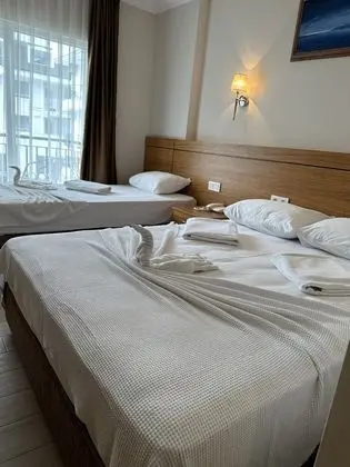 Standard Tek Büyük Yataklı Oda, 1 Çift Kişilik veya 2 Tek Kişilik Yatak, Balkon, Havuz Manzaralı