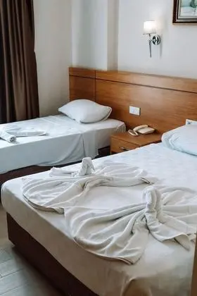 Standard Tek Büyük Yataklı Oda, 1 Çift Kişilik veya 2 Tek Kişilik Yatak, Balkon, Havuz Manzaralı