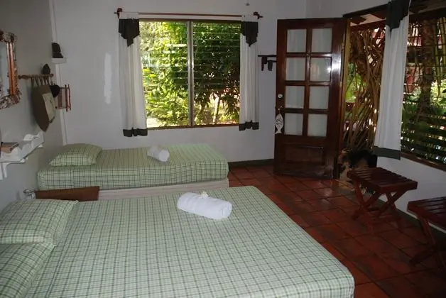 İki Ayrı Yataklı Oda, 2 Tek Kişilik Yatak (Twin with Fan- Adults Only)