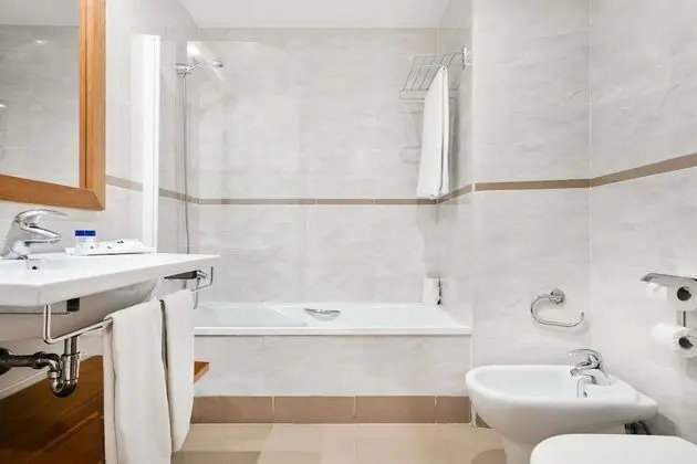 Superior Tek Büyük veya İki Ayrı Yataklı Oda