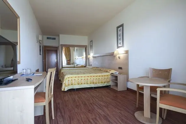 Standard Oda, Kısmi Deniz Manzaralı (3 adults)