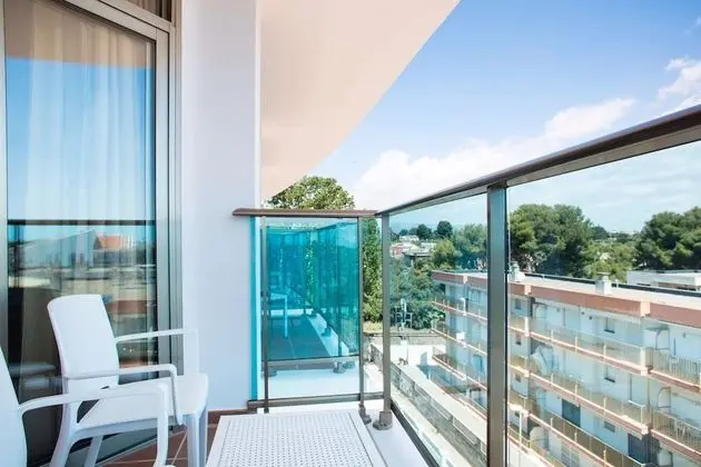 Standard Oda (3 adults)