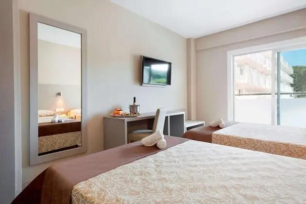 Standard Oda (2 adults)