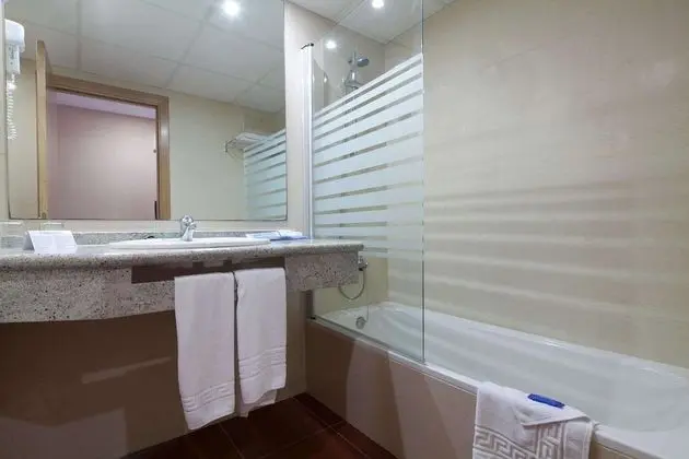 Standard Oda (2 adults and 2 children)