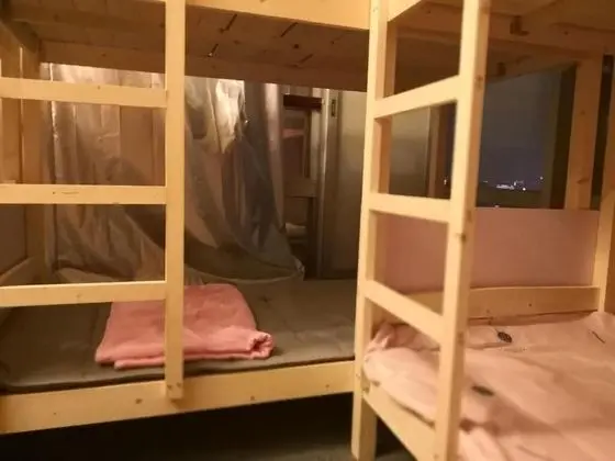 Ortak Ranzalı Oda, Sadece erkekler için, Ortak Banyo (4 pax)