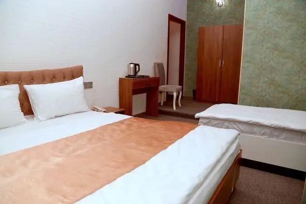Standard Üç Kişilik Oda, Bahçe Manzaralı