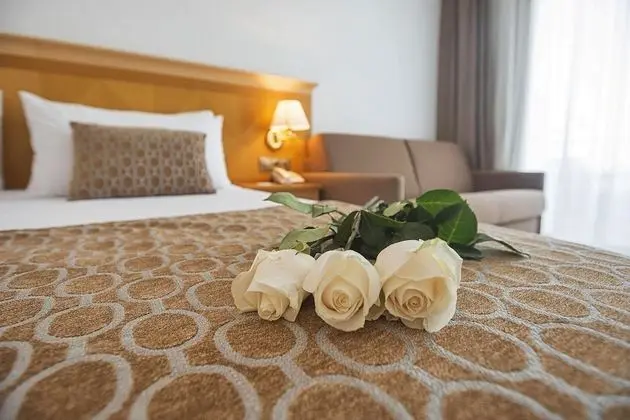 Tek Büyük Yataklı Oda (extra bed 3 adults)