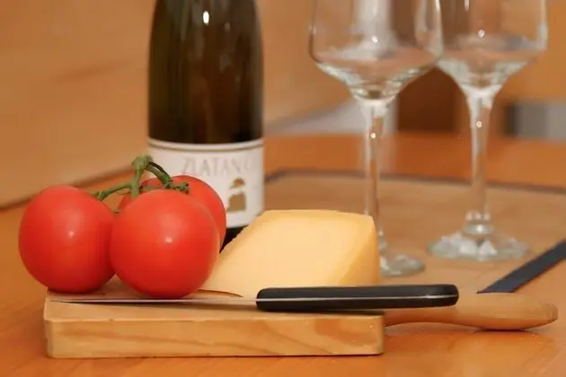 Apart Daire, 1 Büyük (Queen) Boy Yatak ve Çekyat