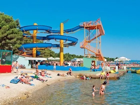 Apart Daire, 1 Büyük (Queen) Boy Yatak ve Çekyat